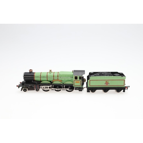 607 - WRENN BOXED 00 GAUGE LOCOMOTIVE - BRECON CASTLE. W2221 Castle Class Brecon Castle 5023, with a light... 