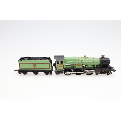 607 - WRENN BOXED 00 GAUGE LOCOMOTIVE - BRECON CASTLE. W2221 Castle Class Brecon Castle 5023, with a light... 