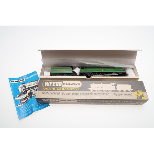 610 - WRENN BOXED 00 GAUGE LOCOMOTIVE - PLYMOUTH. A boxed W2266 Southern Railway locomotive 'Plymouth', 21... 