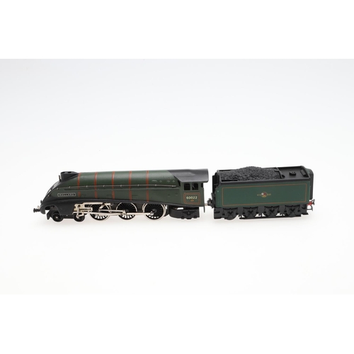 613 - WRENN BOXED 00 GAUGE LOCOMOTIVE - MALLARD. A boxed W2211 Mallard locomotive in BR green livery, 6002... 