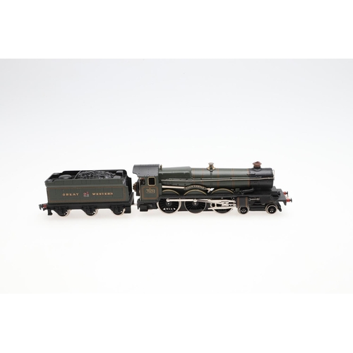 617 - WRENN BOXED 00 GAUGE LOCOMOTIVES - CLUN CASTLE & CLAN LINE. Including W2247 Clun Castle in GWR Green... 