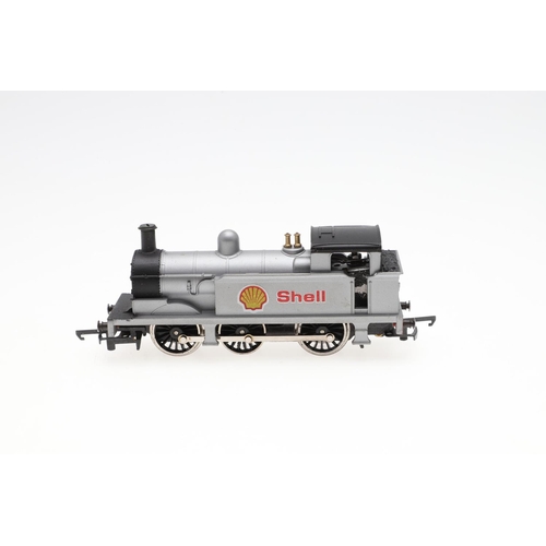 618 - WRENN BOXED 00 GAUGE LOCOMOTIVES - SHELL & ESSO. Including W2203 Shell tank locomotive with silver l... 