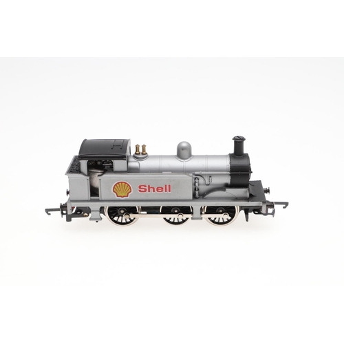 618 - WRENN BOXED 00 GAUGE LOCOMOTIVES - SHELL & ESSO. Including W2203 Shell tank locomotive with silver l... 