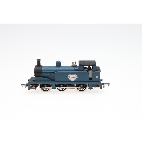 618 - WRENN BOXED 00 GAUGE LOCOMOTIVES - SHELL & ESSO. Including W2203 Shell tank locomotive with silver l... 