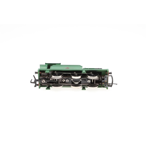 620 - WRENN BOXED 00 GAUGE LOCOMOTIVES. Three boxed locomotives including W2206 31340 Malachite Green tank... 