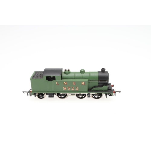 624 - WRENN BOXED LNER TANK LOCOMOTIVES - 00 GAUGE. Including three boxed W2217 LNER 9522 tank locomotives... 