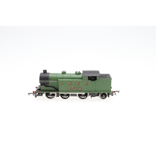 624 - WRENN BOXED LNER TANK LOCOMOTIVES - 00 GAUGE. Including three boxed W2217 LNER 9522 tank locomotives... 