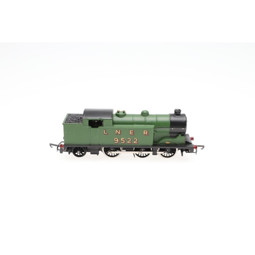 624 - WRENN BOXED LNER TANK LOCOMOTIVES - 00 GAUGE. Including three boxed W2217 LNER 9522 tank locomotives... 