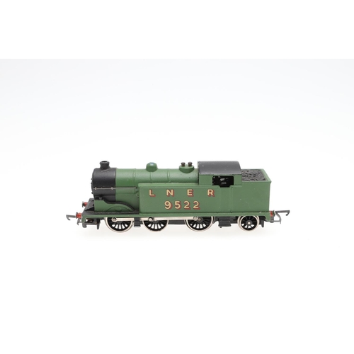 624 - WRENN BOXED LNER TANK LOCOMOTIVES - 00 GAUGE. Including three boxed W2217 LNER 9522 tank locomotives... 