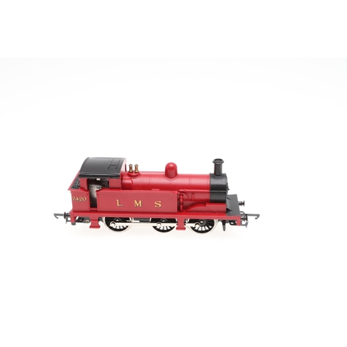 628 - WRENN BOXED 00 GAUGE TANK LOCOMOTIVES. Including W2206 Malachite Green tank locomotive 31340, W2245 ... 