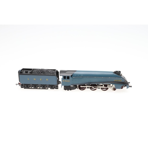 630 - WRENN BOXED 00 GAUGE LOCOMOTIVES - MALLARD. Including W2210 Blue Mallard 4468, and W2211 Green Malla... 