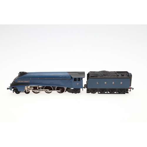 633 - WRENN BOXED 00 GAUGE LOCOMOTIVES INCLUDING SIR NIGEL GRESLEY. Three boxed locomotives including W221... 