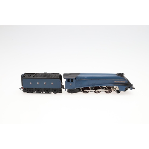 633 - WRENN BOXED 00 GAUGE LOCOMOTIVES INCLUDING SIR NIGEL GRESLEY. Three boxed locomotives including W221... 