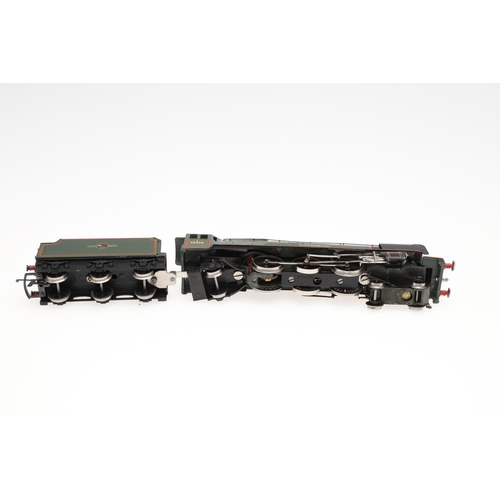 634 - WRENN 00 GAUGE LOCOMOTIVES INCLUDING GRENADIER GUARDSMAN. Including, W2262 Grenadier Guardsman 46110... 