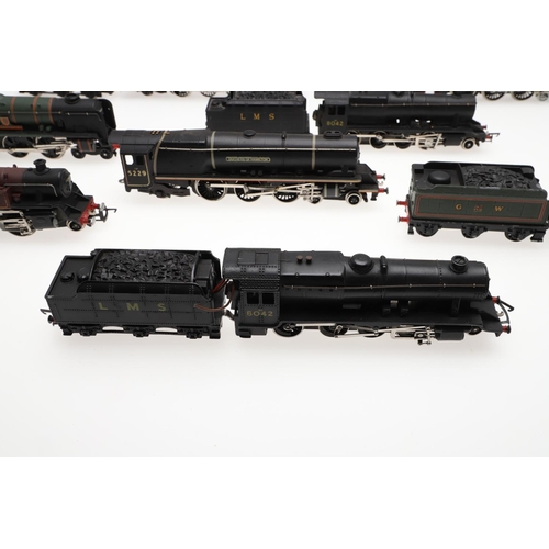 636 - WRENN 00 GAUGE LOCOMOTIVES. A qty of unboxed Wrenn locomotives including Barnstaple 34005, Sir Nigel... 