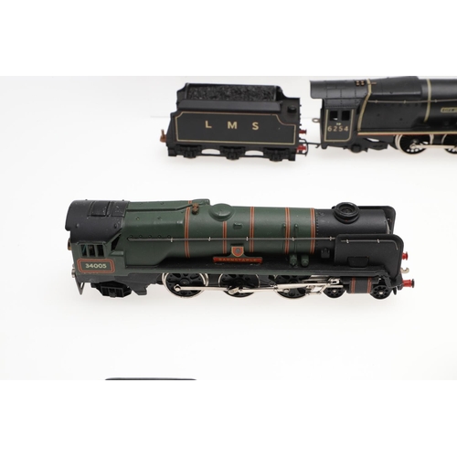 636 - WRENN 00 GAUGE LOCOMOTIVES. A qty of unboxed Wrenn locomotives including Barnstaple 34005, Sir Nigel... 