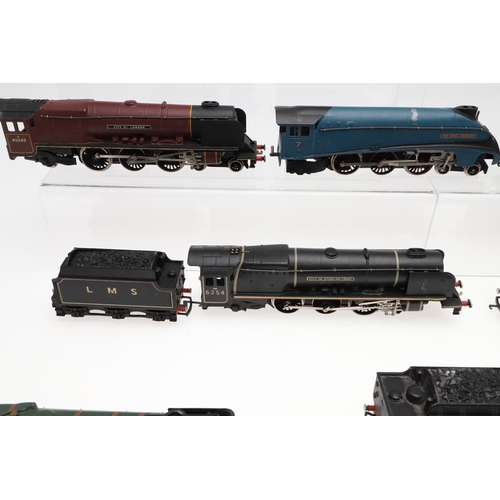 636 - WRENN 00 GAUGE LOCOMOTIVES. A qty of unboxed Wrenn locomotives including Barnstaple 34005, Sir Nigel... 