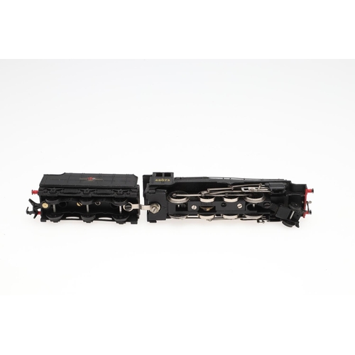 637 - WRENN 00 GAUGE LOCOMOTIVES. Including W2218 80033 tank locomotive, Clun Castle 7029 (wrong box with ... 