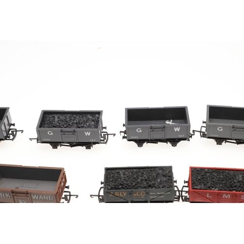 641 - WRENN - BOXED BRIGHTON BELLE PULLMAN COACHES & BOXED ROLLING STOCK. Model Numbers W3004/5 and W3006/... 