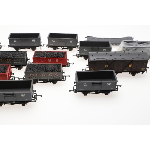 641 - WRENN - BOXED BRIGHTON BELLE PULLMAN COACHES & BOXED ROLLING STOCK. Model Numbers W3004/5 and W3006/... 