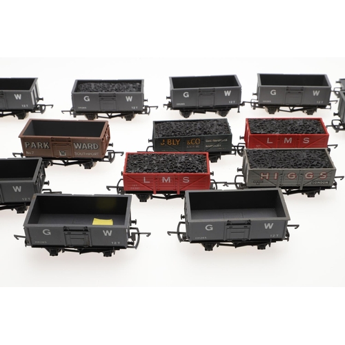 641 - WRENN - BOXED BRIGHTON BELLE PULLMAN COACHES & BOXED ROLLING STOCK. Model Numbers W3004/5 and W3006/... 