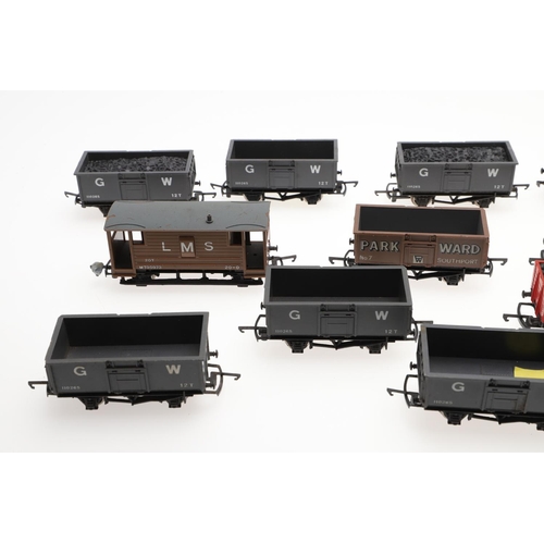 641 - WRENN - BOXED BRIGHTON BELLE PULLMAN COACHES & BOXED ROLLING STOCK. Model Numbers W3004/5 and W3006/... 