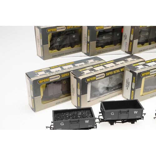 641 - WRENN - BOXED BRIGHTON BELLE PULLMAN COACHES & BOXED ROLLING STOCK. Model Numbers W3004/5 and W3006/... 