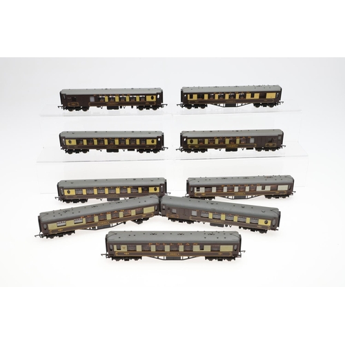 642 - WRENN - BOXED 00 GAUGE COACHES. 20 various boxed coaches, including E60002/H Pullman 1st Class Hazel... 