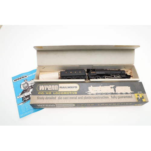 643 - WRENN BOXED 00 GAUGE LOCOMOTIVES. Including W2240 LNER 3144 locomotive, W2225 LMS Freight 8042, and ... 