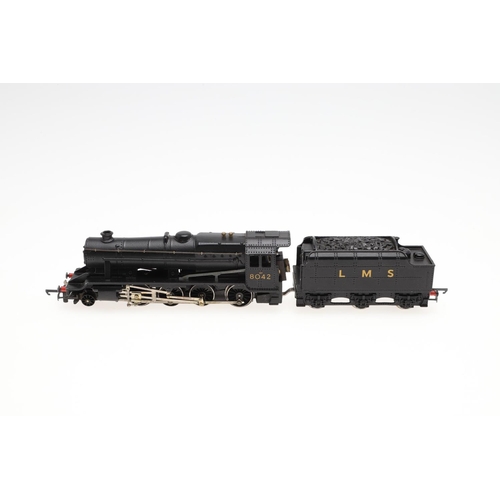 643 - WRENN BOXED 00 GAUGE LOCOMOTIVES. Including W2240 LNER 3144 locomotive, W2225 LMS Freight 8042, and ... 