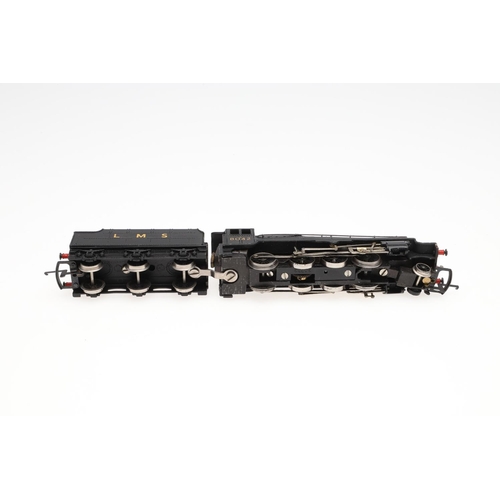 643 - WRENN BOXED 00 GAUGE LOCOMOTIVES. Including W2240 LNER 3144 locomotive, W2225 LMS Freight 8042, and ... 