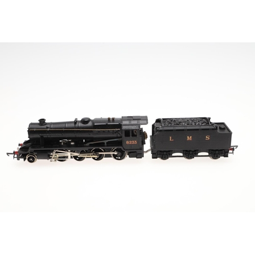 643 - WRENN BOXED 00 GAUGE LOCOMOTIVES. Including W2240 LNER 3144 locomotive, W2225 LMS Freight 8042, and ... 