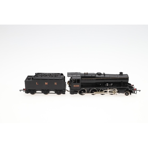 643 - WRENN BOXED 00 GAUGE LOCOMOTIVES. Including W2240 LNER 3144 locomotive, W2225 LMS Freight 8042, and ... 