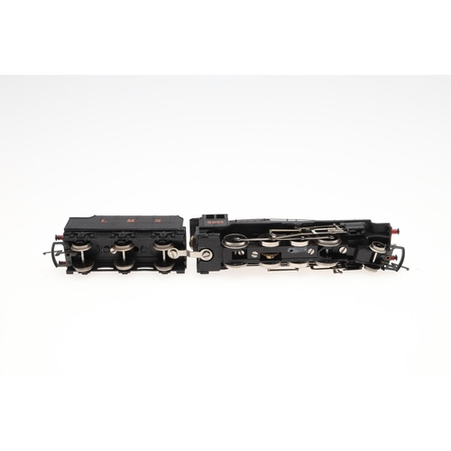 643 - WRENN BOXED 00 GAUGE LOCOMOTIVES. Including W2240 LNER 3144 locomotive, W2225 LMS Freight 8042, and ... 