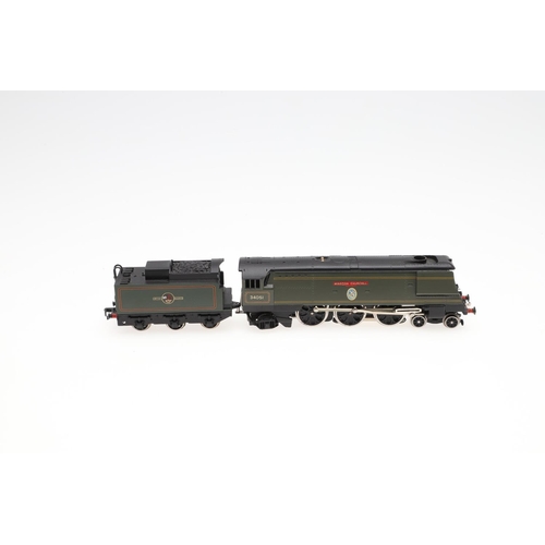 644 - WRENN BOXED 00 GAUGE LOCOMOTIVE - WINSTON CHURCHILL. A boxed W2265 Winston Churchill BR Green 34051 ... 