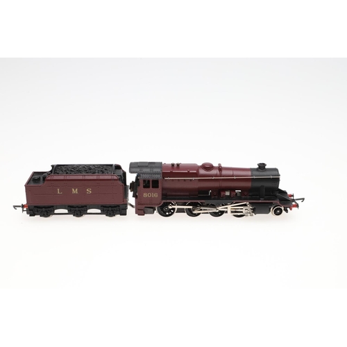 645 - WRENN BOXED 00 GAUGE LOCOMOTIVE - FREIGHT 8016. A rare W2272 LMS Freight 8016 locomotive, approx 270... 