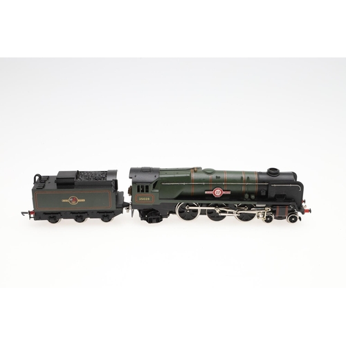 647 - WRENN BOXED 00 GAUGE BOXED LOCOMOTIVES - CLAN LINE. Two boxed W2238 Clanline BR Green 35028 locomoti... 