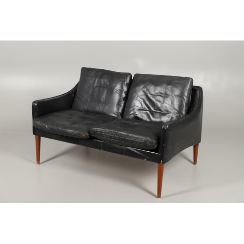 670 - HANS OLSEN - DANISH MID CENTURY TWO SEATER LEATHER SOFA. Model 800 and designed by Hans Olsen for C ... 