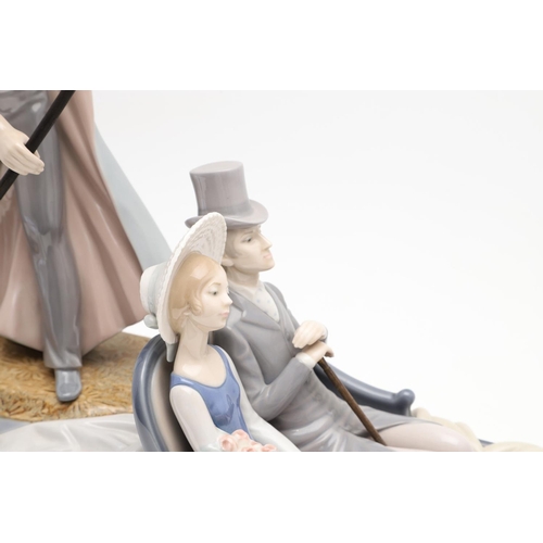 732 - FRANCISCO CATALÃ. LLADRO - LARGE FIGURAL GROUP 'IN THE GONDOLA'. Designed by Francisco Catala, Issu... 