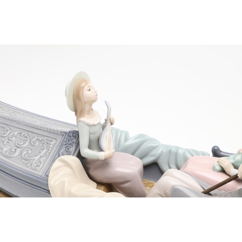 732 - FRANCISCO CATALÃ. LLADRO - LARGE FIGURAL GROUP 'IN THE GONDOLA'. Designed by Francisco Catala, Issu... 