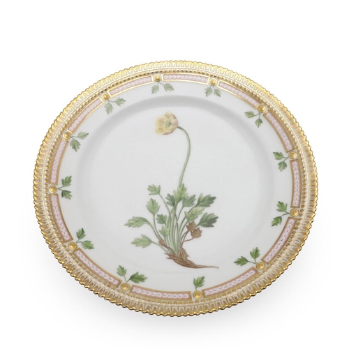 748 - ROYAL COPENHAGEN - FLORA DANICA CABINET PLATE. Titled 'Papaver undicaulis', the plate painted with a... 