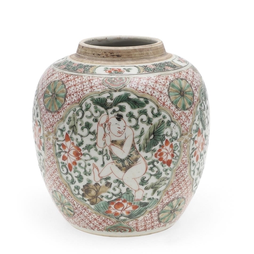 810 - CHINESE KANGXI FAMILLE VERTE GINGER JAR. Kangxi period (1662-1722) the famille verte jar of gobular ... 