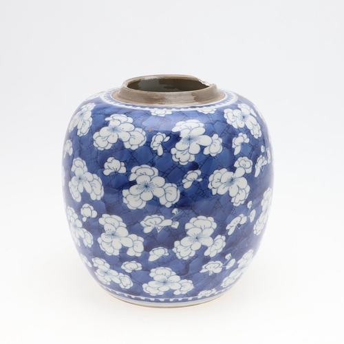 812 - CHINESE BLUE & WHITE GINGER JAR - KANGXI. Kangxi period (1662-1722), a large ginger jar painted with... 