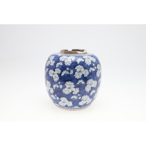 812 - CHINESE BLUE & WHITE GINGER JAR - KANGXI. Kangxi period (1662-1722), a large ginger jar painted with... 