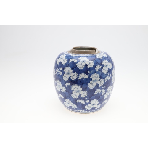 812 - CHINESE BLUE & WHITE GINGER JAR - KANGXI. Kangxi period (1662-1722), a large ginger jar painted with... 