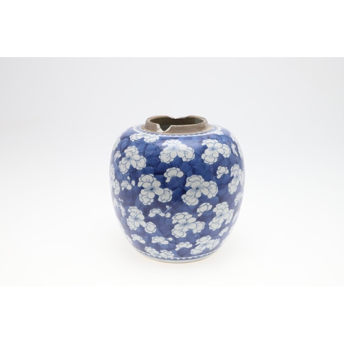 812 - CHINESE BLUE & WHITE GINGER JAR - KANGXI. Kangxi period (1662-1722), a large ginger jar painted with... 