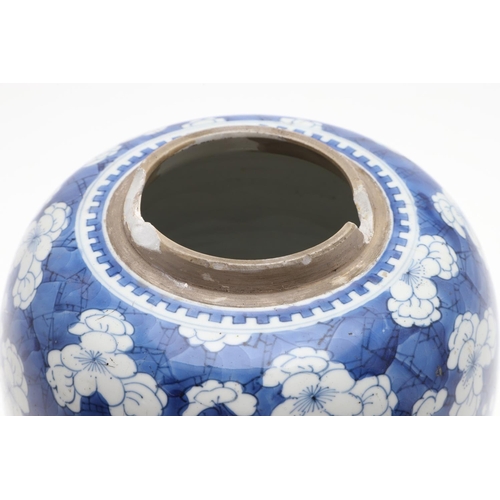 812 - CHINESE BLUE & WHITE GINGER JAR - KANGXI. Kangxi period (1662-1722), a large ginger jar painted with... 