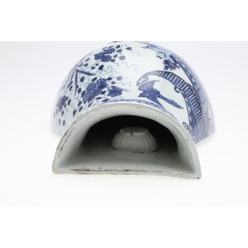 824 - RARE CHINESE BLUE & WHITE WALL CISTERN - KANGXI PERIOD (1662-1722). A rare blue and white baluster w... 