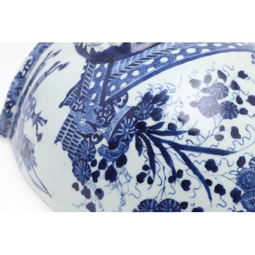 824 - RARE CHINESE BLUE & WHITE WALL CISTERN - KANGXI PERIOD (1662-1722). A rare blue and white baluster w... 