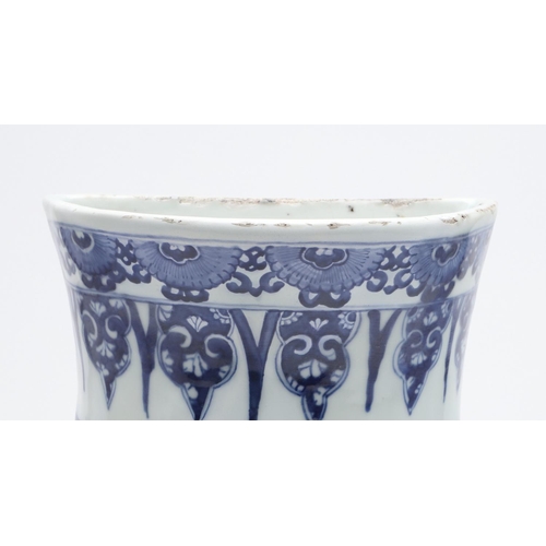 824 - RARE CHINESE BLUE & WHITE WALL CISTERN - KANGXI PERIOD (1662-1722). A rare blue and white baluster w... 